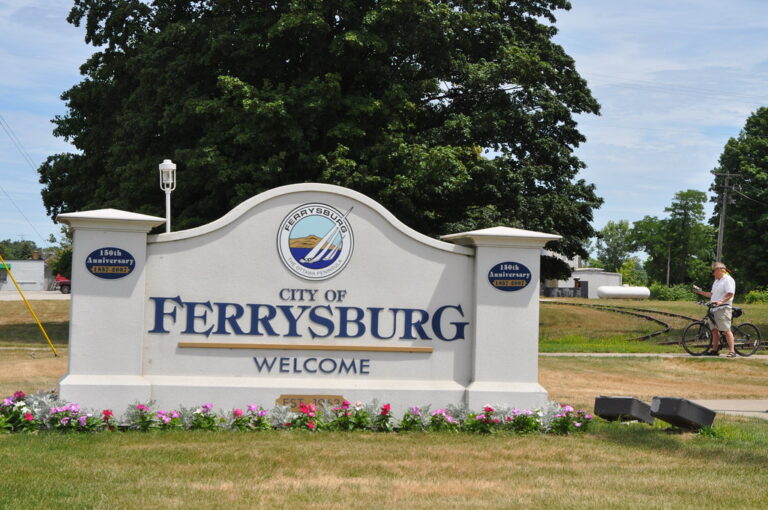 Picture of Ferrysburg MI welcome signs
