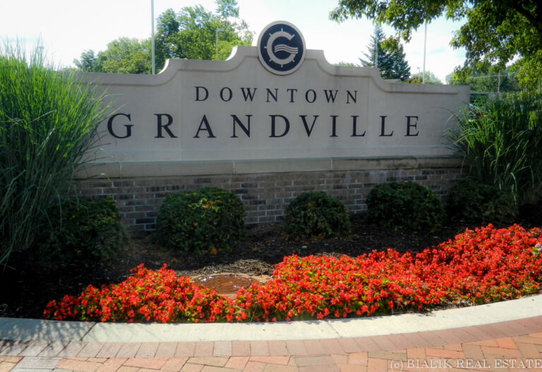 Picture of downtown Grandville entrance