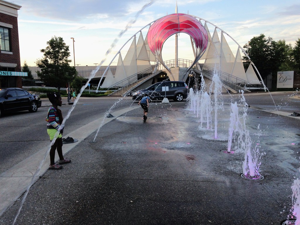 Picture of regatta fountain of East Grand Rapids 